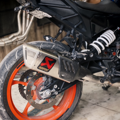 CUSTOM AKRAPOVIC R1M (silver)